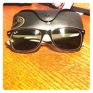 Ray ban new wayfarer black/beige non-mirrored lens